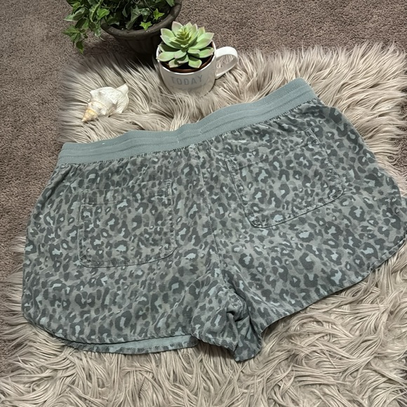 Maurice’s Shorts-Sz L-Green Camo-Cotton/Lyocell Blend-Drawstring Waist-EUC - Picture 3 of 15